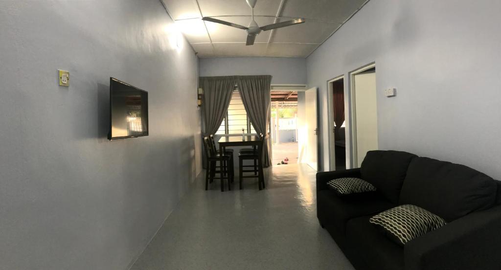 Zi'Farhi Hstay, Seri Iskandar u2013 Updated 2022 Prices
