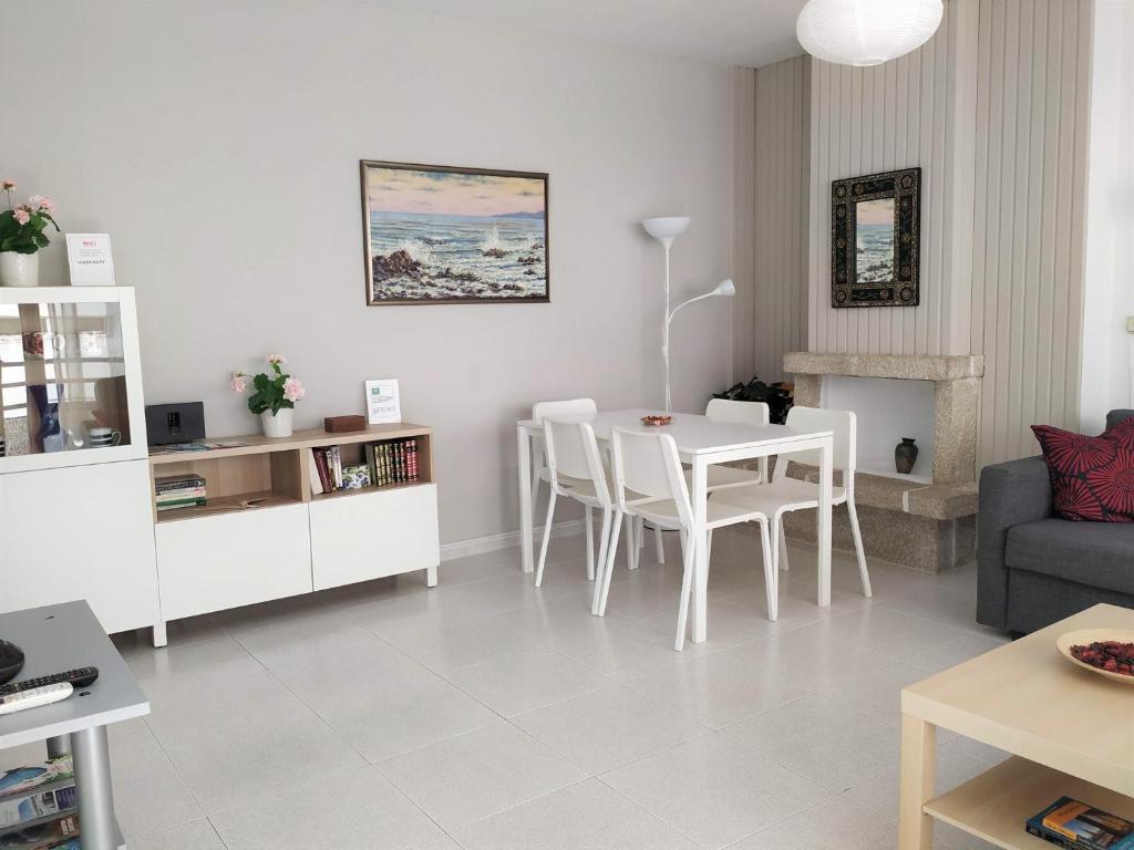 Posedenie v ubytovaní Elizabeth Beach Apartment with Seaviews!