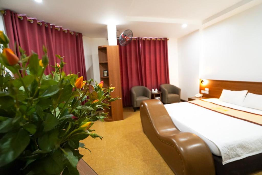 Postel nebo postele na pokoji v ubytování Hanoi Star Hotel