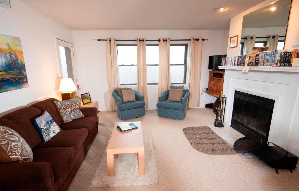 Spacious Winterplace 2 Br Condo Okemo condo, Ludlow (updated prices 2024)