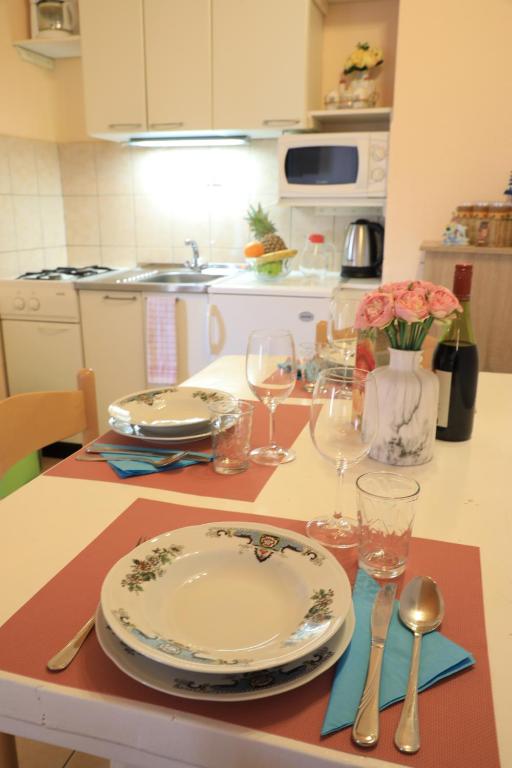 Kuchyň nebo kuchyňský kout v ubytování APARTMANI SARLIJA