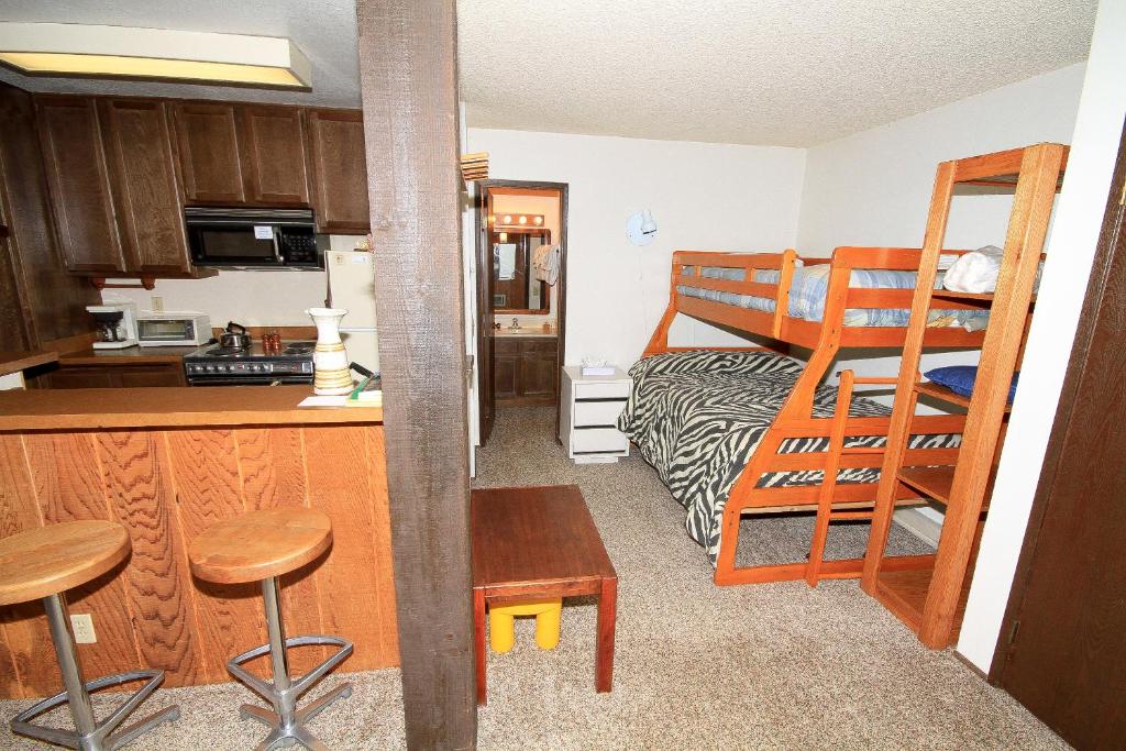 Crestview #17 - Apartment