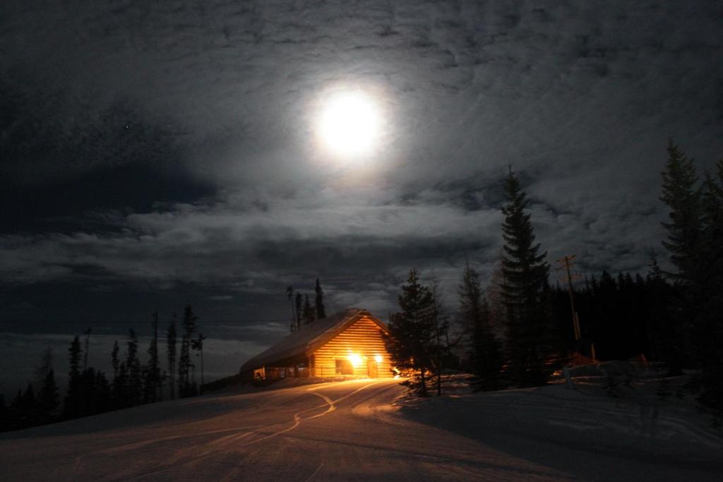 Trickle Creek Lodge v zimě