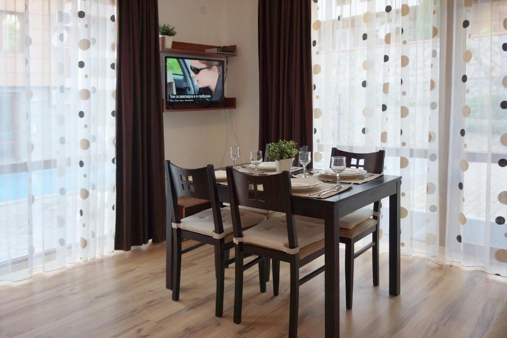 TV a/nebo společenská místnost v ubytování Apartcomplex in Sveti Vlas Viktorio 3