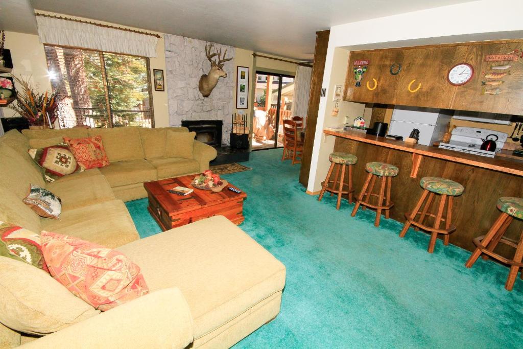 a living room with a couch and a kitchen at Discovery 4 #137 in Mammoth Lakes