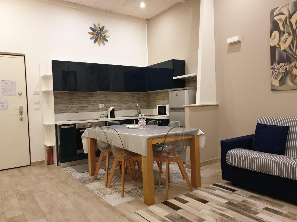 A kitchen or kitchenette at Kibilù - Viale Bligny - Porta Romana - Università Bocconi