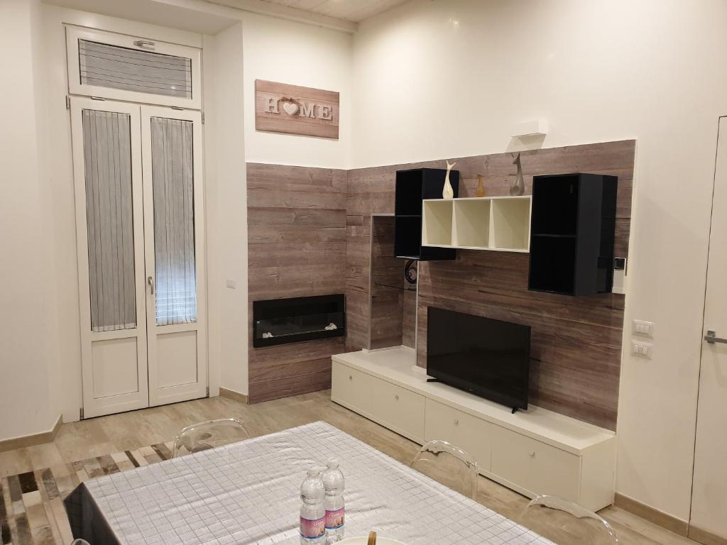 A television and/or entertainment centre at Kibilù - Viale Bligny - Porta Romana - Università Bocconi