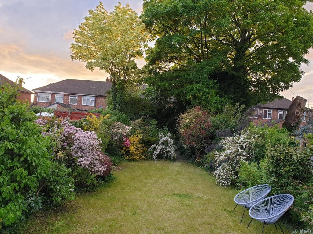 Luxury 5* Home with Secret Garden and Free Parking - Three-Bedroom House