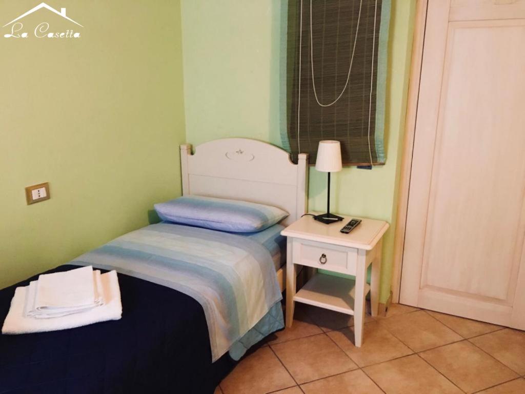 Postel nebo postele na pokoji v ubytování La Casetta Di Atri