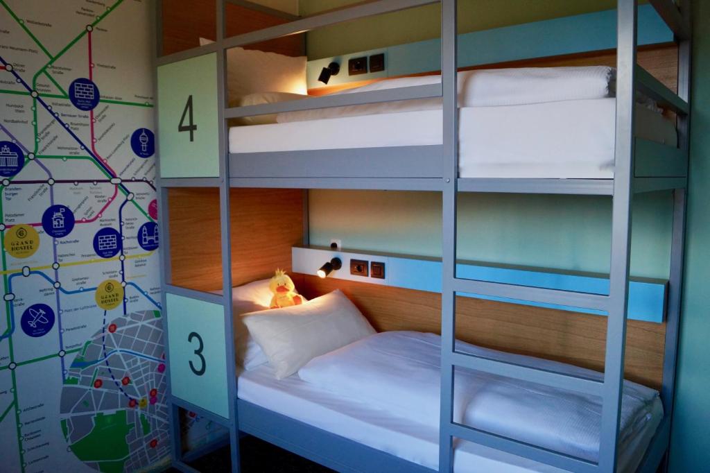 Grand Hostel Berlin Urban - Habitación Cuádruple Con Baño Privado