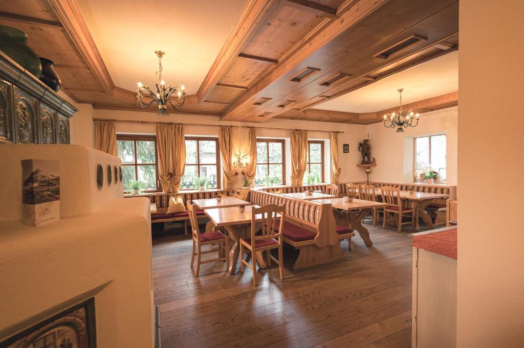 A restaurant or other place to eat at Hotel Schartner