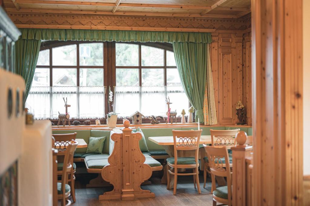 A restaurant or other place to eat at Hotel Schartner