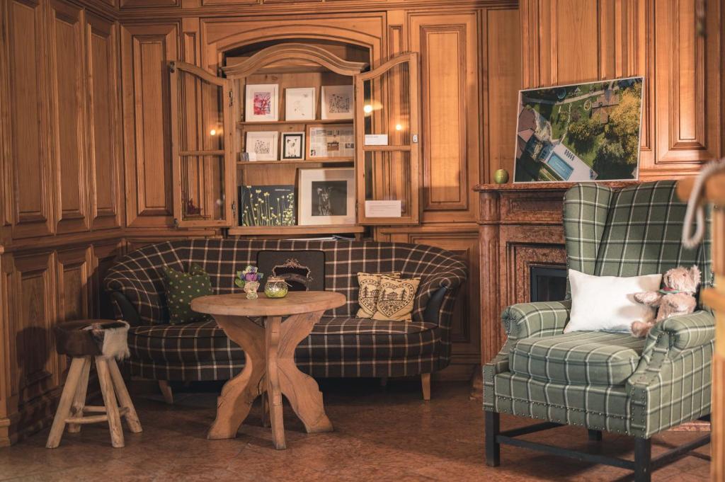 A seating area at Hotel Schartner