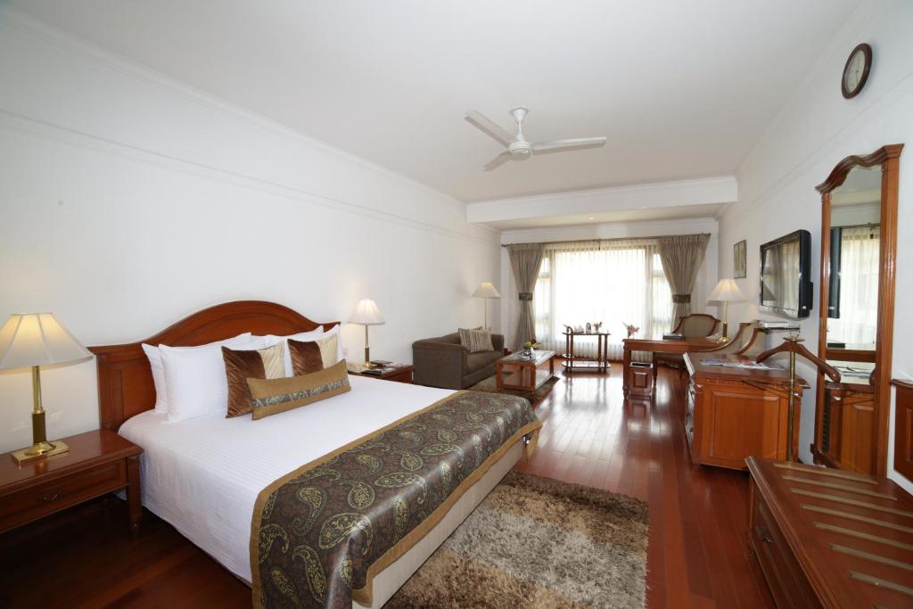 Postel nebo postele na pokoji v ubytování Jaypee Palace Hotel