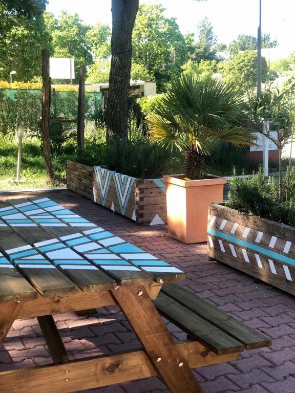 Zahrada ubytování HALT HOTEL - Choisissez l'Hôtellerie Indépendante