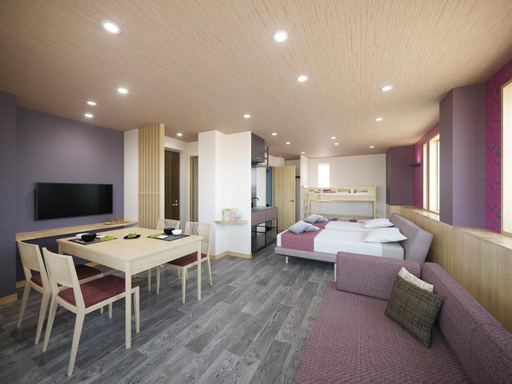 um quarto com uma cama, uma mesa e um sofá em WIRES HOTEL James zaka em Tóquio