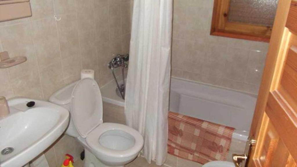 Kúpeľňa v ubytovaní VILLA amb JARDÍ i AMARRE