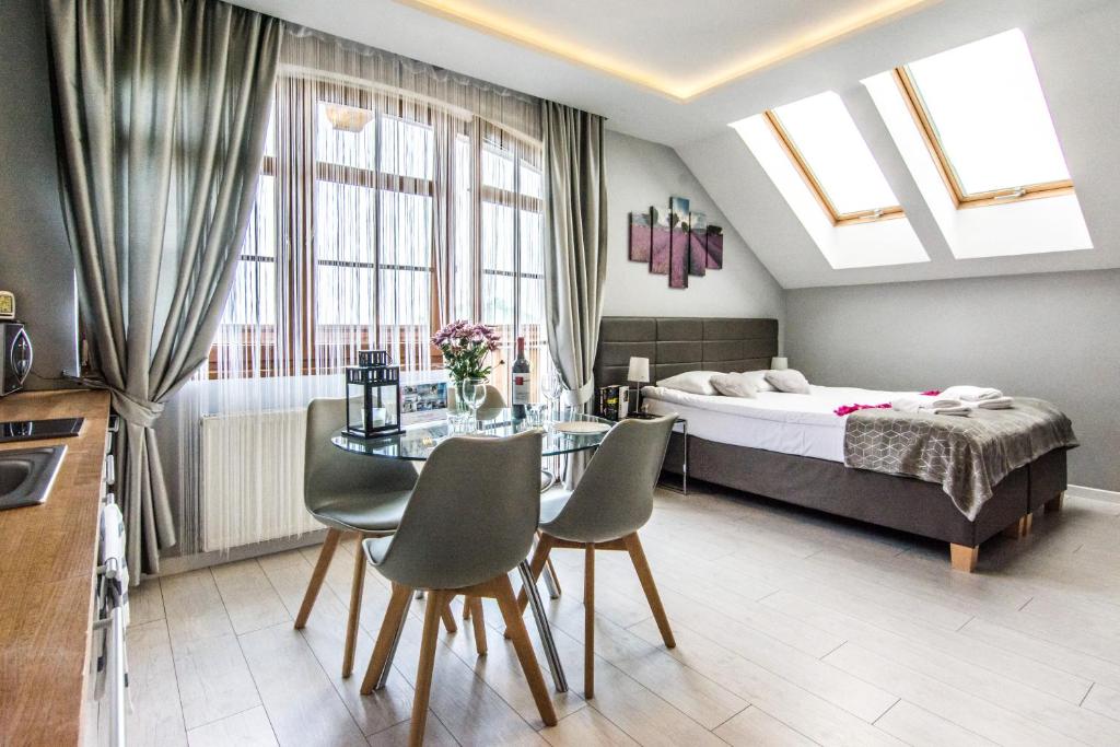 Posteľ alebo postele v izbe v ubytovaní Apartamenty hoteLOVE na Skale