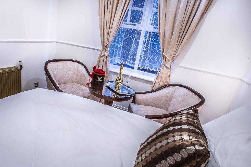Grosvenor Hotel - 