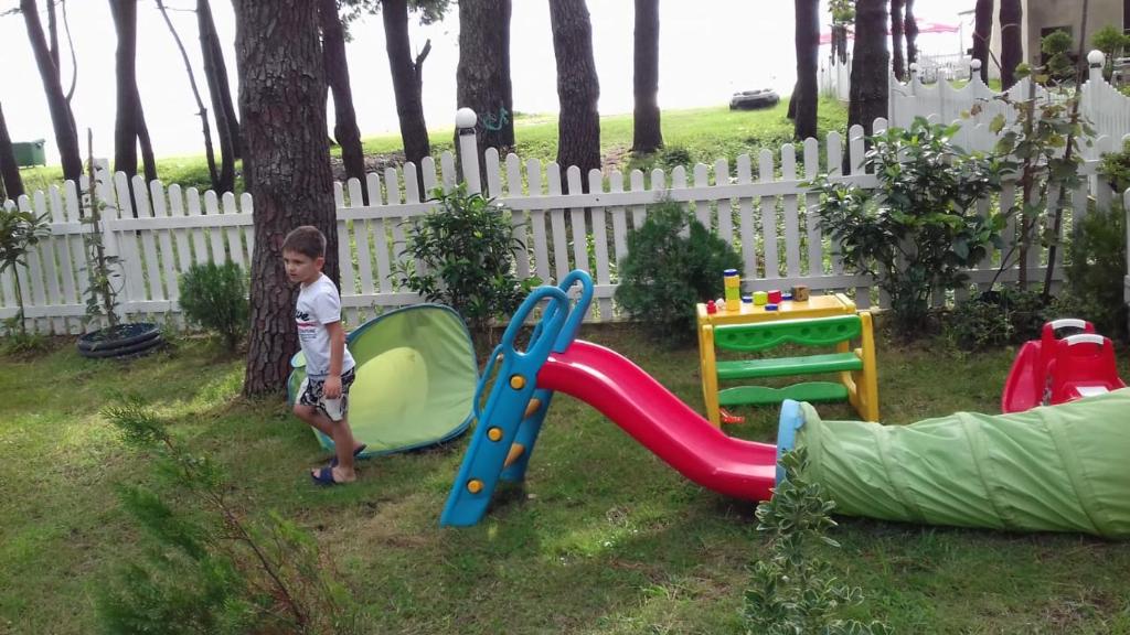 Herní místnost nebo prostor pro děti v ubytování Guest House Guriani