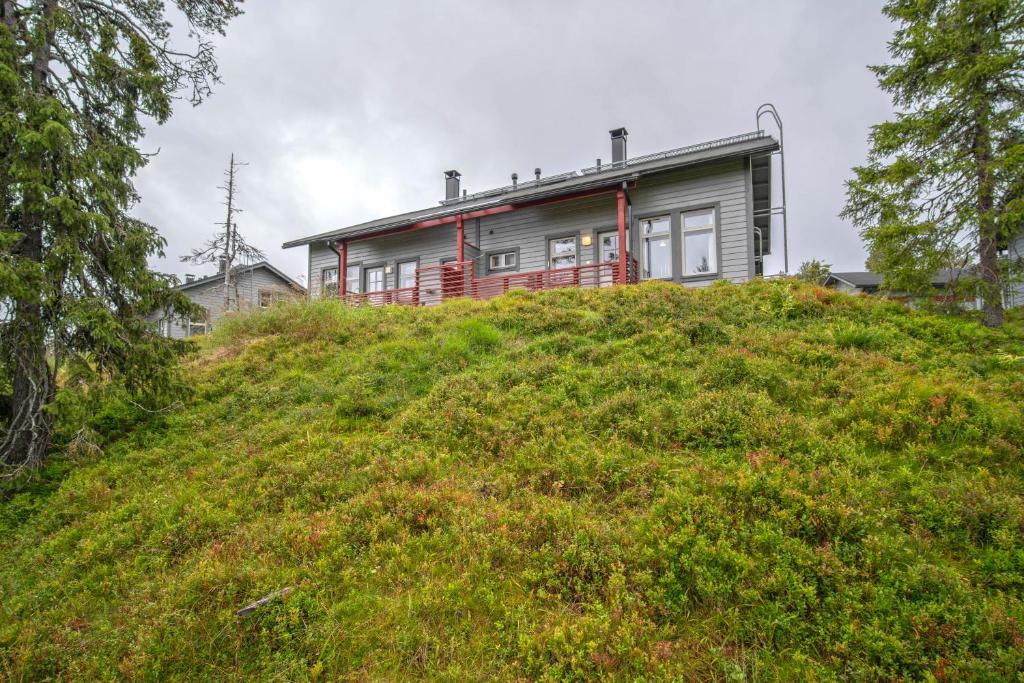 a house on top of a grassy hill at Ski-Inn MastonAitio in Ruka