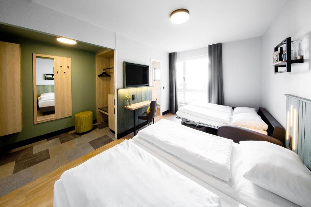 Postel nebo postele na pokoji v ubytování fjord hotel berlin