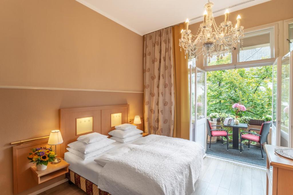 Postel nebo postele na pokoji v ubytování Hotel Augusta Am Kurfürstendamm