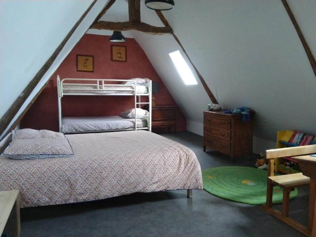 a bedroom with a bed in a attic at Les charmantes pierres percées in Ploumilliau