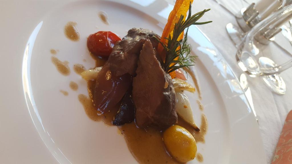 Jídlo v hotelu nebo okolí