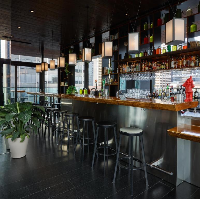 Lounge nebo bar v ubytování citizenM New York Times Square