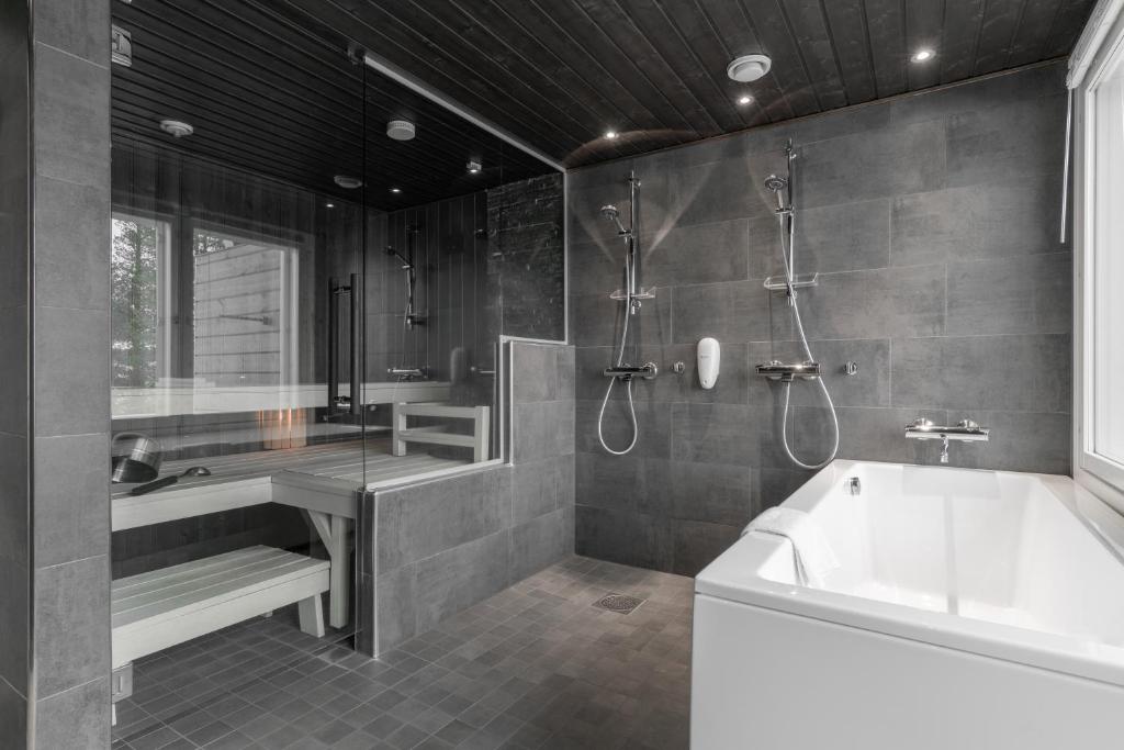 Koupelna v ubytování Ski-Inn PyhäLinna