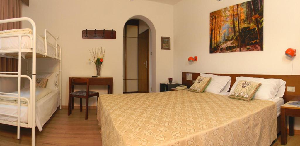Postel nebo postele na pokoji v ubytování Hotel Bologna
