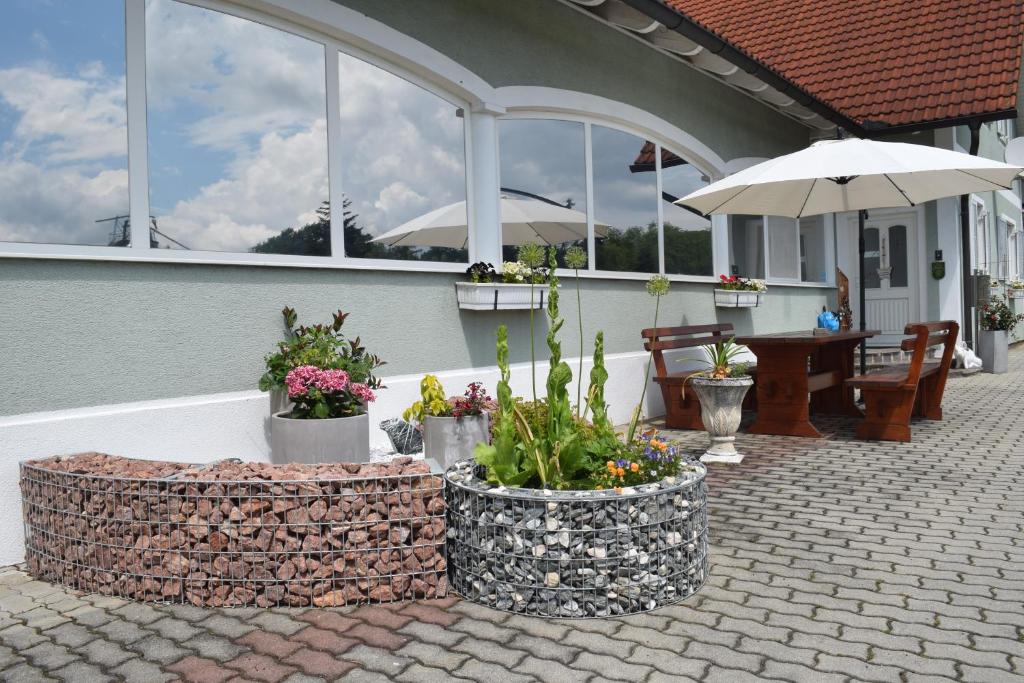 Vonkajšia záhrada v ubytovaní Gästehaus Sabina- Frühstückspension, Bed & Breakfest