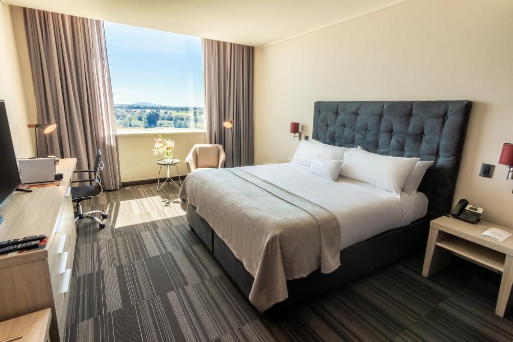 Postel nebo postele na pokoji v ubytování MDS Hotel Chillan
