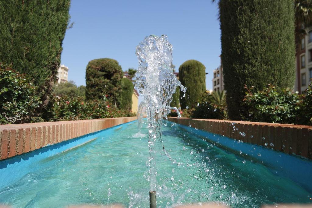 イスラ・カネラにあるCanela Park by Ĥの水の中の噴水