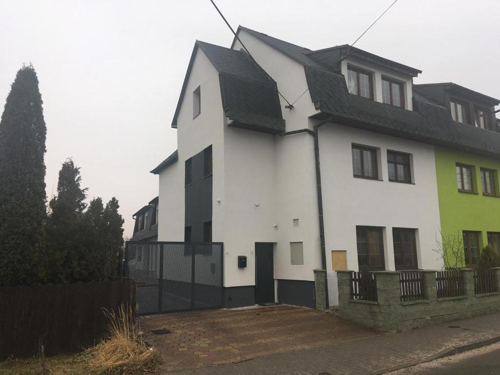 Budova, v ktorej sa apartmán nachádza