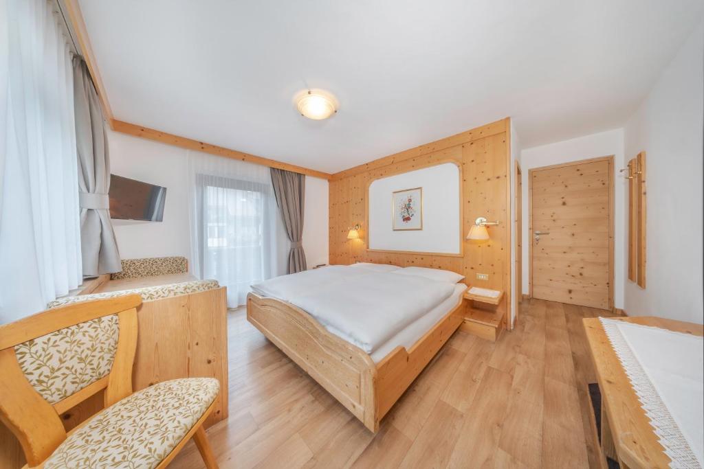 Postel nebo postele na pokoji v ubytování Garni Tramans