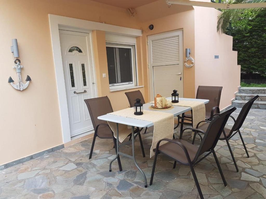 Patio nebo venkovní prostory v ubytování cozy apartment nafpaktos