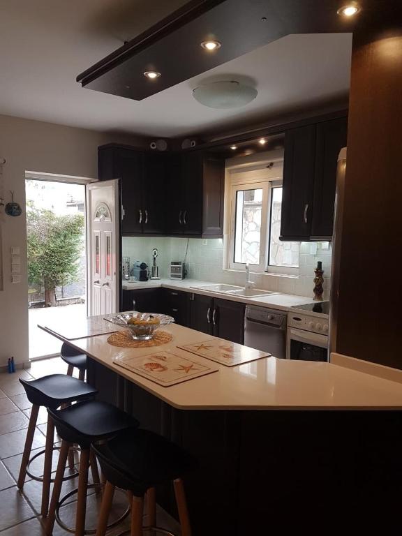 Kuchyň nebo kuchyňský kout v ubytování cozy apartment nafpaktos