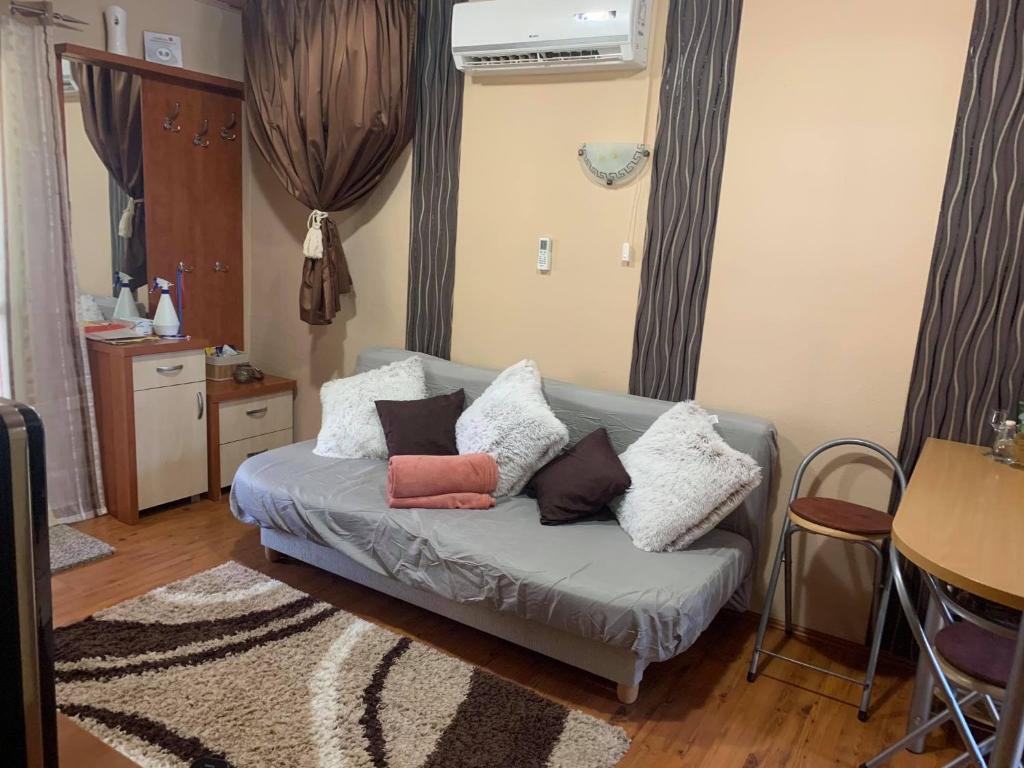 Posedenie v ubytovaní Gunarasi villa jacuzzival