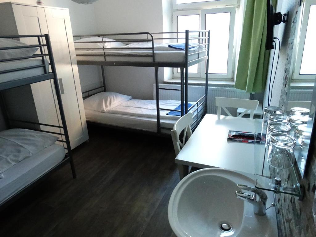 City Hostel - 经济四人间 - 带共用浴室