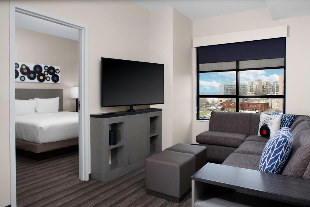 Hyatt House Nashville Downtown-Convention Center - 