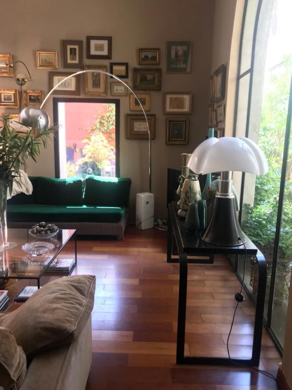 a living room with a couch and a table with a lamp at Les Chambres de l'Abbaye in Marseille