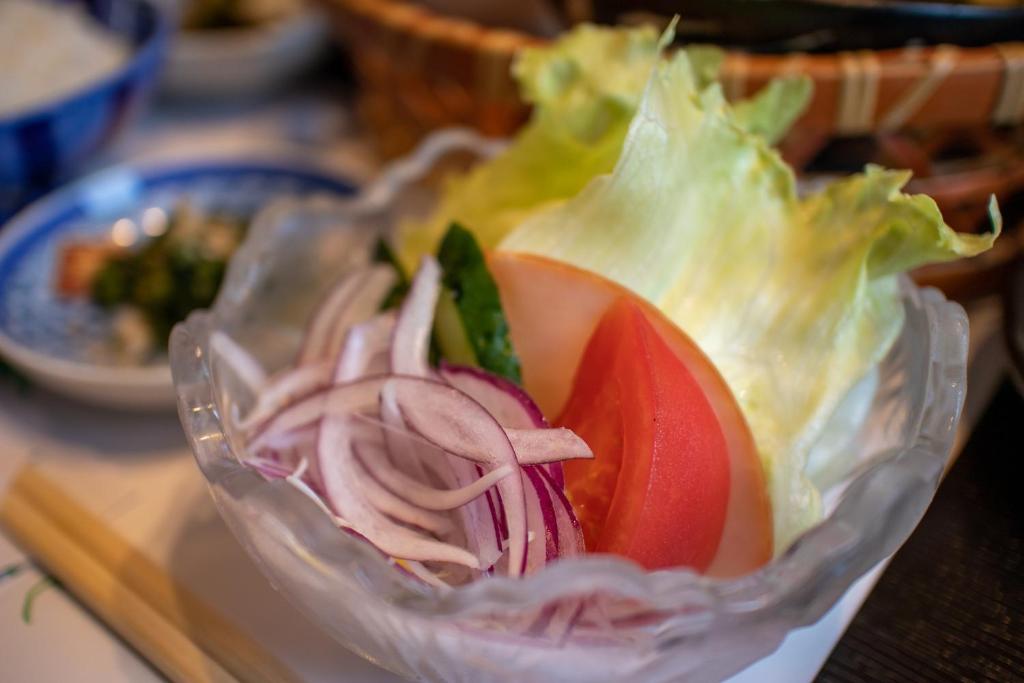 旅館の敷地内または近くでの食事または食べ物