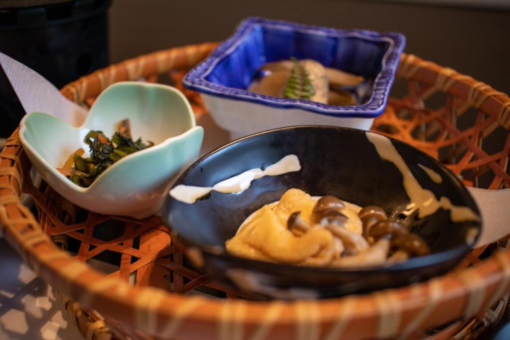 旅館の敷地内または近くでの食事または食べ物