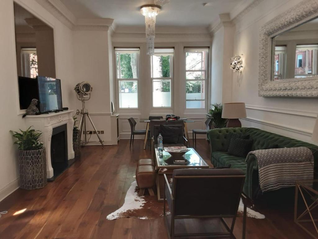 3 Bed luxury furnished Chelsea Apartment