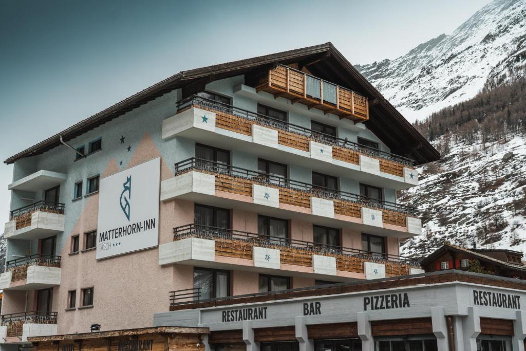 Nespecifikovaný výhled na hory nebo výhled na hory při pohledu z hotelu