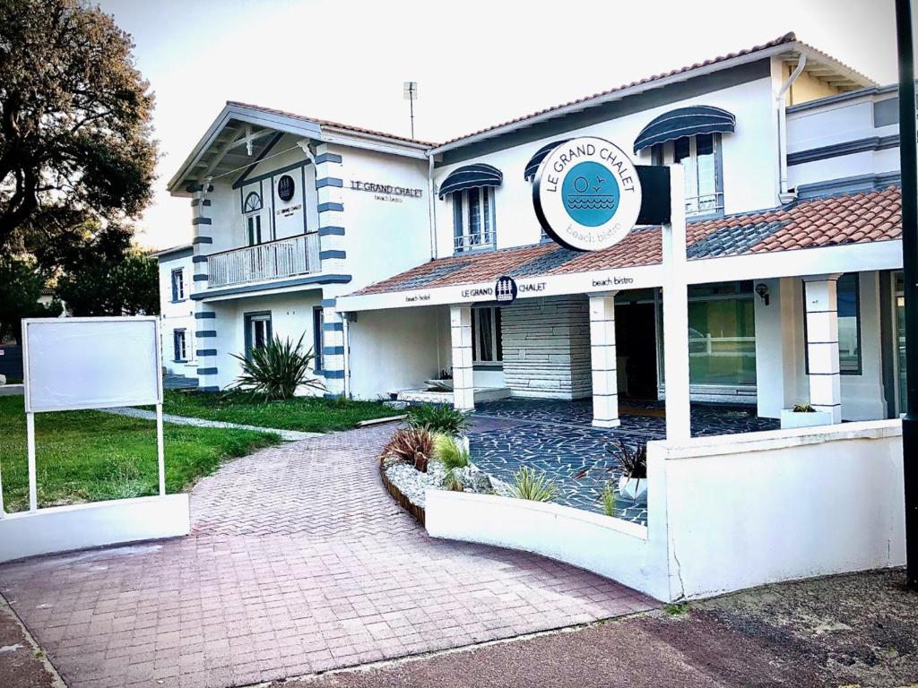 Beach Hotel - Le Grand Chalet - Double Room - Village Side