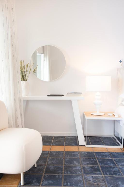 Lilium Hotel Santorini - 2