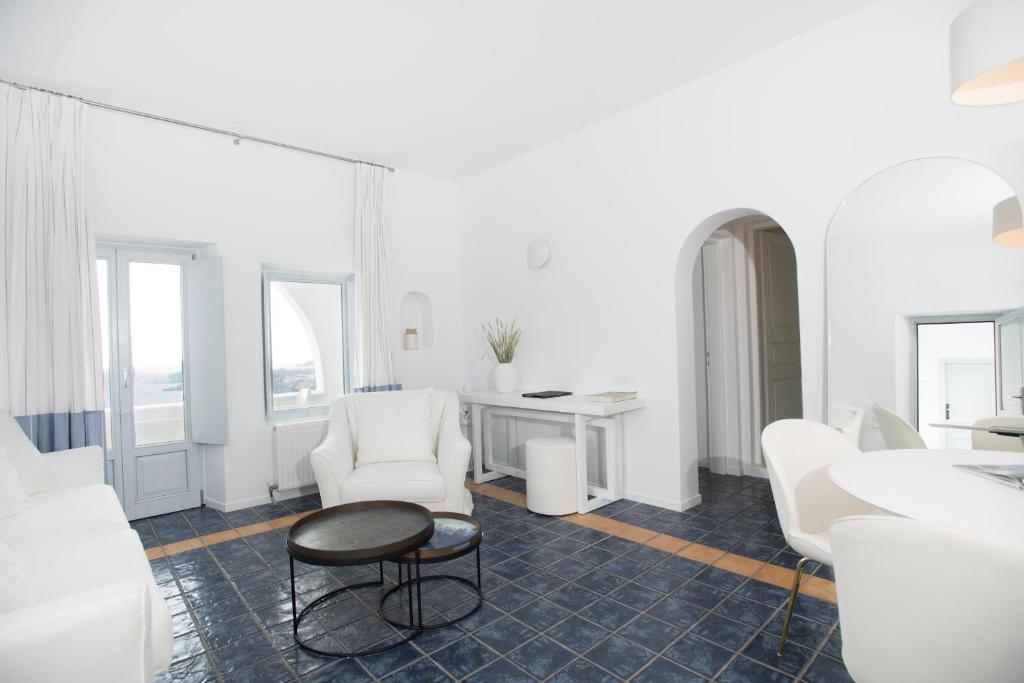 Posezení v ubytování Lilium Hotel Santorini